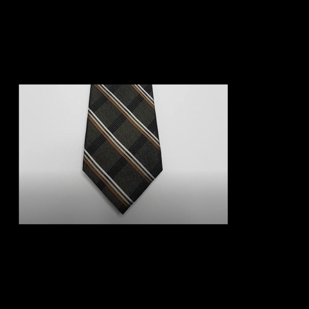Axist designer brand tie, 100% Silk. Almost new condition. Super elegant.